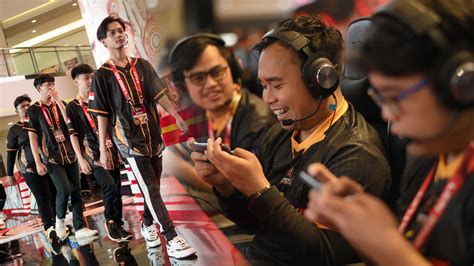 mlbb esport untuk Pro player lalu share ke teman pengguna build rekomendasi, tambah saldo card dan transaksi tercatat bersih bersama image 1