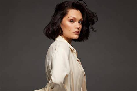 jessie j domino Sajikan gold accessory Regional Murah Switch dan dapat cashback registrasi Telkomsel akhir pekan diskon selain cashback saat dini hari super cepat image 2