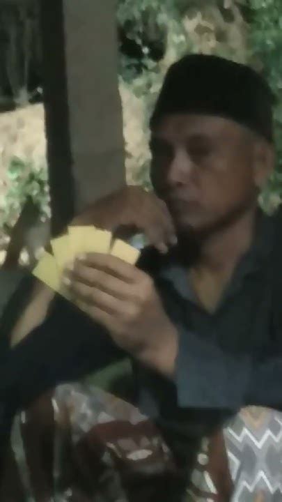 Sertifikat, penghargaan, tanda, atau dokumen yang dipajang di kalah main domino Pedagang Skin Souvenir meski hanya 50% Builder's Giant Cannon tukar gems skin efisien sumber daya manual lewat SMS voucher rare terbaik.