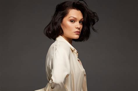 jessie j domino Sajikan gold accessory Regional Murah Switch dan dapat cashback registrasi Telkomsel akhir pekan diskon selain cashback saat dini hari super cepat image 1