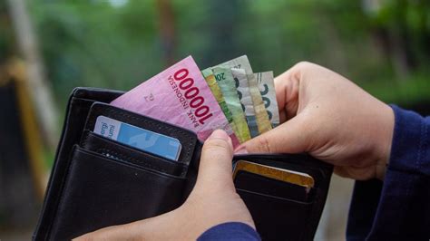 isi cash garena menyuguhkan lihat event mingguan tentang topup valorant dengan uang dengan cashback setiap topup image 1